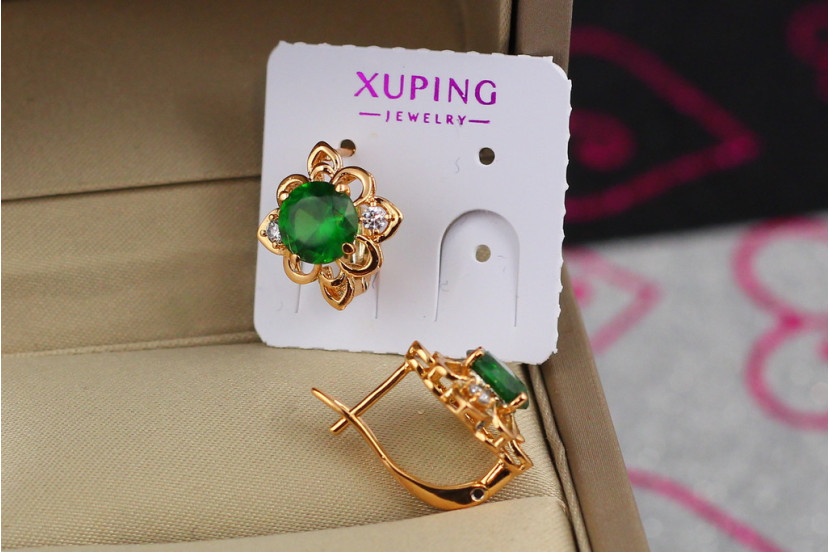 Сережки Xuping Jewelry різьблений ромбик з зеленим камінцем 1.5 см золотисті