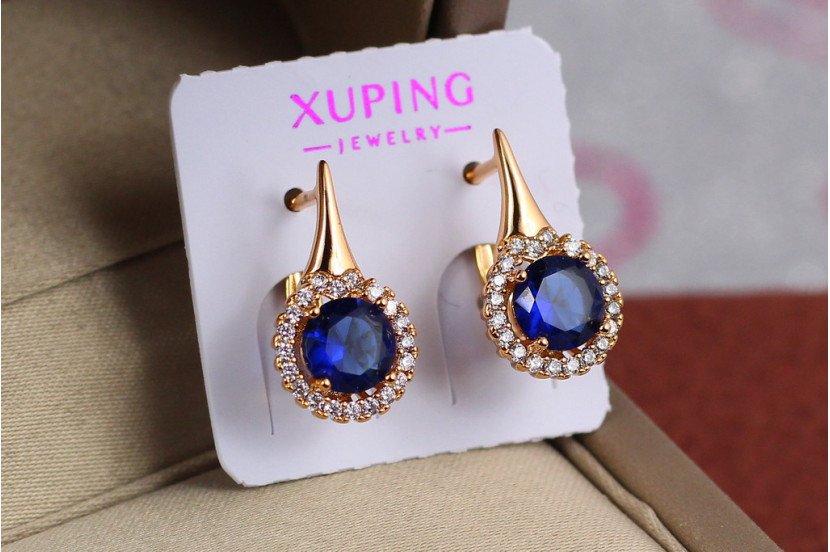 Сережки Xuping Jewelry синій камінь в обідку з дрібних фіанітів 1,6 см золотисті
