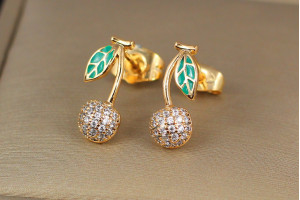 Сережки гвоздики Xuping Jewelry вишенька із зеленим листочком 1,5 см золотисті