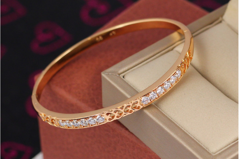 Браслет бенгл Xuping Jewelry камені з вензельними серцями 60 мм 4 мм на руку від 17 см до 19 см золотистий