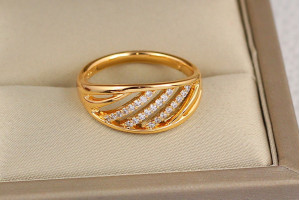 Кільце Xuping Jewelry три діагоналі 19 р золотисте