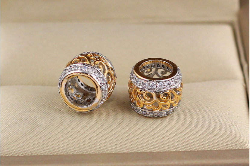 Кулон шарм Xuping Jewelry ажурний візерунок з родієм і фіанітами з боків 8 мм золотистий