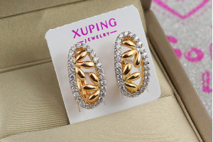 Сережки Xuping Jewelry зустрічні трилисники у колі з родієм 1.7 см золотисті