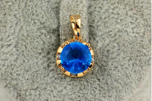 Кулон Xuping Jewelry блакитний камінь у оправі з білих фіанітів 11 мм золотистий