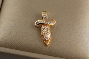Кулон Xuping Jewelry кинджал 2 см золотистий