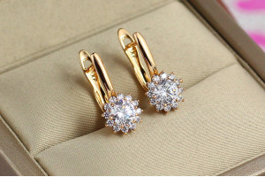 Сережки Xuping Jewelry хризантема 1.8 см золоті