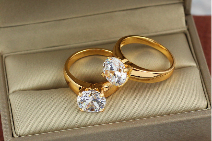 Кільце Xuping Jewelry широке з білим каменем 10 мм р 21 золотисте