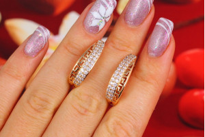 Сережки Xuping Jewelry дві паралелі з грецьким орнаментом 2.5 см золоті