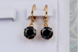 Сережки підвіски Xuping Jewelry із чорними камнями діаметр 8 мм сережки 2,2 см золоті