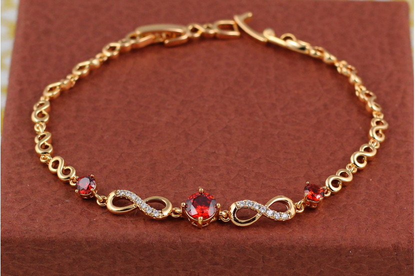Браслет Xuping Jewelry вісімки з трьома круглими червоними каменями по центру 17 см золотистий