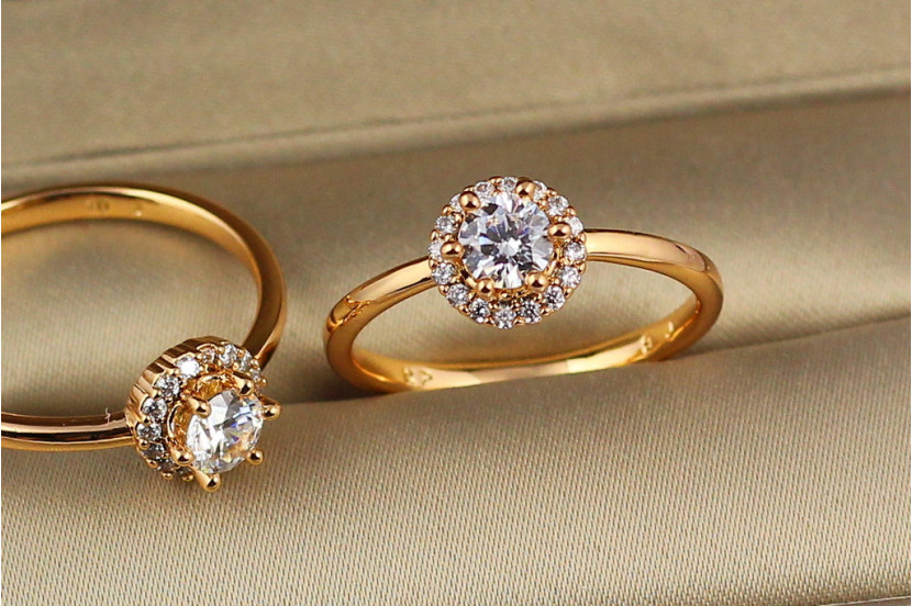 Кільце Xuping Jewelry з білим каменем 5 мм на шість кріплень у колі камінців р 20 золотисте