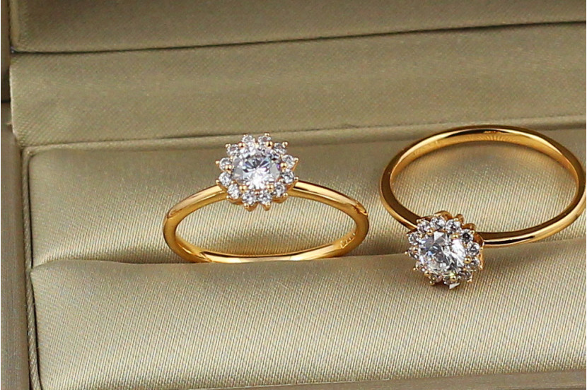 Кільце Xuping Jewelry ніжність з білим каменем р 19 золотисте
