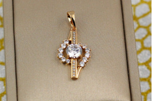 Кулон Xuping Jewelry скрипковий ключ із білим камнем усередині 2.2 см золотистий