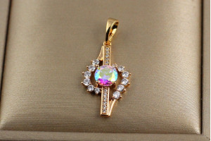 Кулон Xuping Jewelry скрипковий ключ із камнем хамелеон усередині 2.2 см золотистий