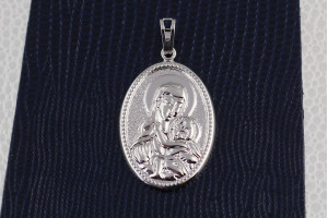 Ладанка Xuping Jewelry тонкий овальний кант Марія з немовлям 3.4 см срібляста
