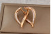 Сережки Xuping Jewelry вигнуті дужки з камінням 2.5 см золотисті