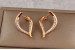 Сережки Xuping Jewelry вигнуті дужки з камінням 2.5 см золотисті