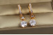 Сережки підвіски Xuping Jewelry з білим круглим каменем 3.1 см золотисті