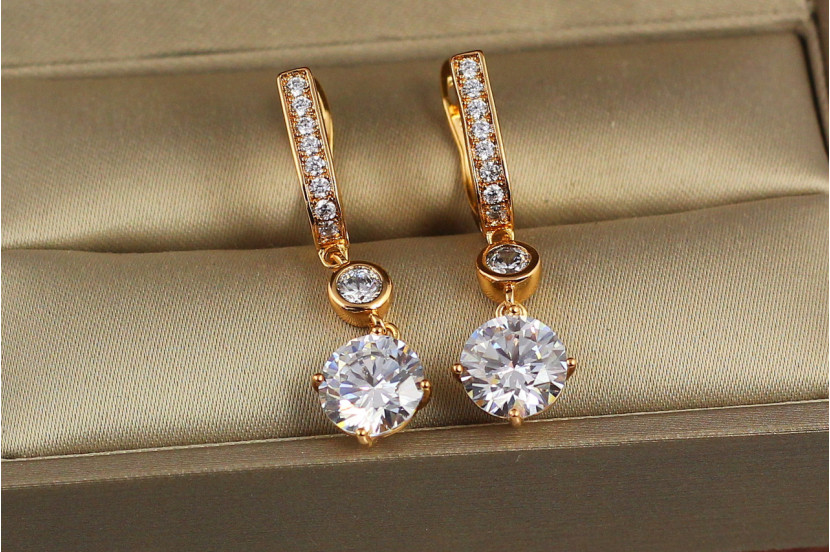 Сережки підвіски Xuping Jewelry з білим круглим каменем 3.1 см золотисті