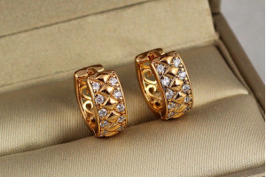Сережки Xuping Jewelry ромбіки по краях фіанті 1.5 см золоті
