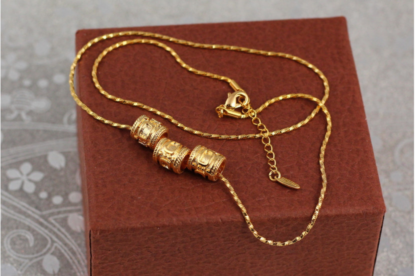 Ланцюг Xuping Jewelry кручений джгут із трьома шармами 45 см 1.5 мм золотистий