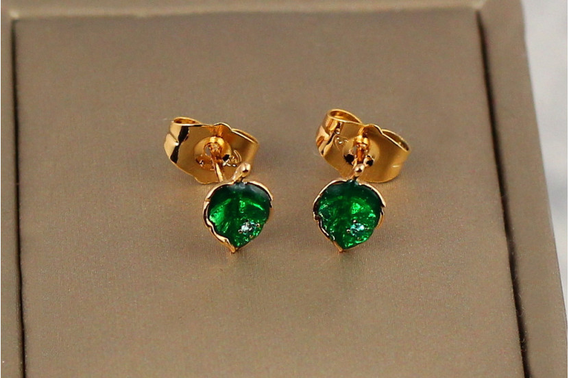 Сережки гвоздики Xuping Jewelry зелений листочок з крапелькою 9 мм золотисті