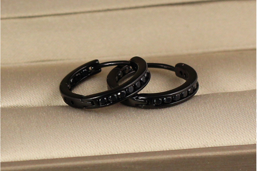 Сережки Xuping Jewelry одна доріжка з камінням бортики по краях із покриттям блек ган 1,7 см чорні
