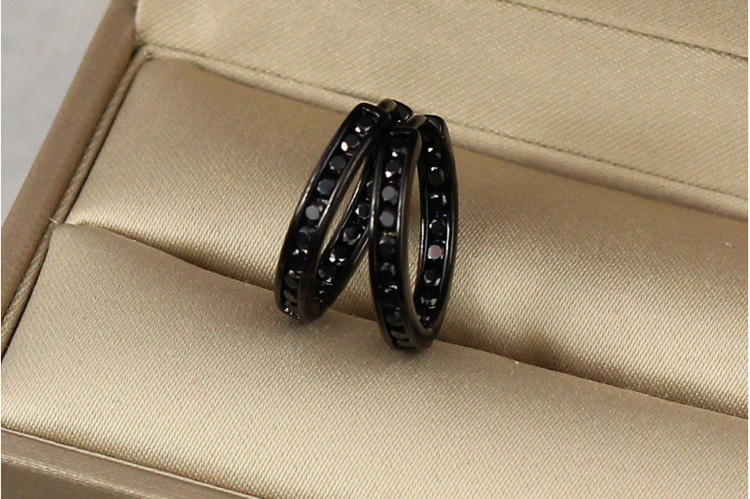 Сережки Xuping Jewelry одна доріжка з камінням бортики по краях із покриттям блек ган 1,7 см чорні