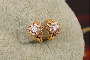 Сережки дитячі Xuping Jewelry квіточка з різними лепестками 9.5 мм золотисті