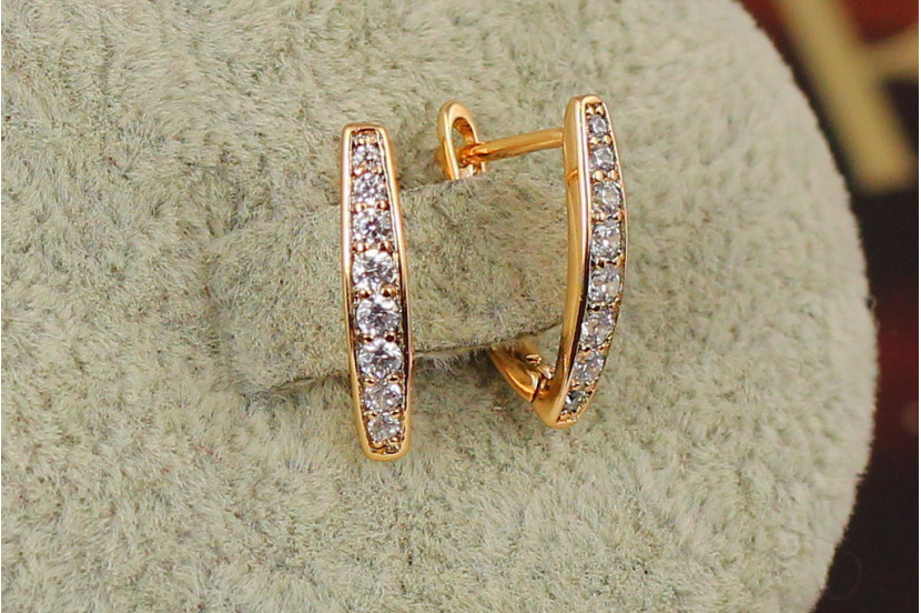 Сережки Xuping Jewelry стріла з фіанітів із бортиками на краях 1.6 см золотисті