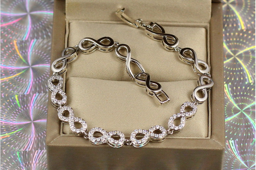 Браслет Xuping Jewelry вісімки з камінням 18.5 см 6 мм сріблястий