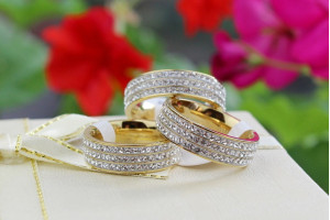 Кільце Xuping Jewelry три доріжки каміння по колу р 17 золотисте