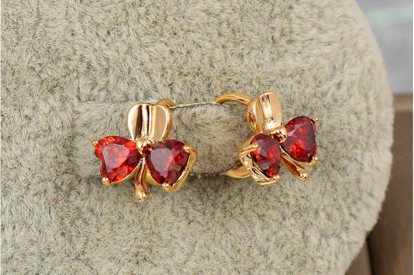 Сережки дитячі Xuping Jewelry бутон з червоними фіанітами 1.2 см золотисті