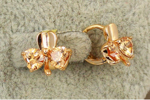 Сережки дитячі Xuping Jewelry бутон з фіанітами шампанське 1.2 см золотисті