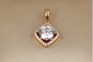 Кулон Xuping Jewelry ромб із великим фіанітом 1.5 см золотистий