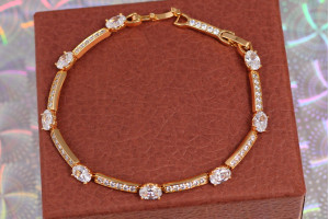 Браслет Xuping Jewelry доріжки з білими овальними каменями 20 см 5 мм золотистий