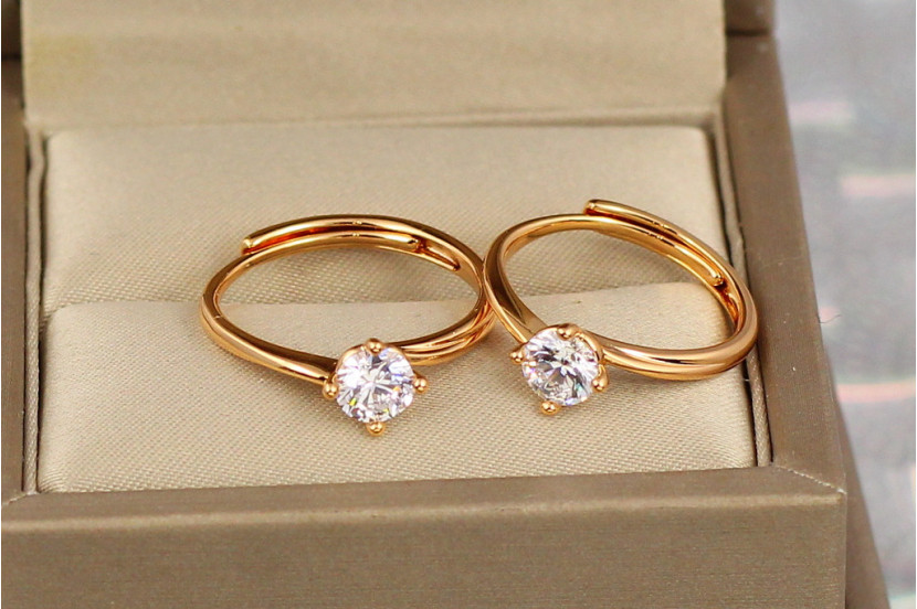 Кільце Xuping Jewelry тонке розсувне з фіанітом на чотири кріплення р 16 золотисте