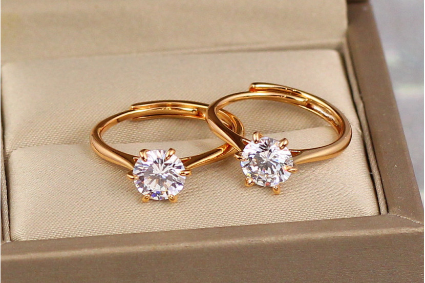 Кільце Xuping Jewelry тонке розсувне з фіанітом на шість кріплень р 18 золотисте