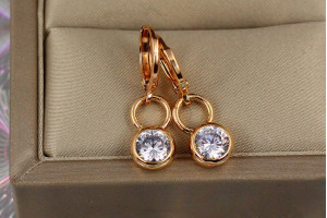 Сережки підвіски Xuping Jewelry вісімка з камнем у ободку 2.5 см золоті