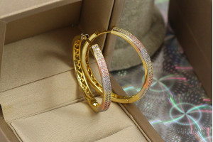 Сережки кільця Xuping Jewelry радуга з камінням 3.5 см лимонне золото
