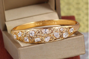 Браслет бенгл Xuping Jewelry квіткова галявина 60 мм 13 мм на руку від 17 см до 19 см золотистий