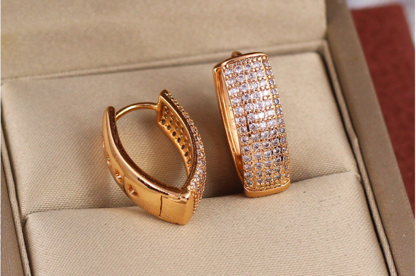 Сережки Xuping Jewelry широкі з дрібними фіанітами 2.1 см золотисті
