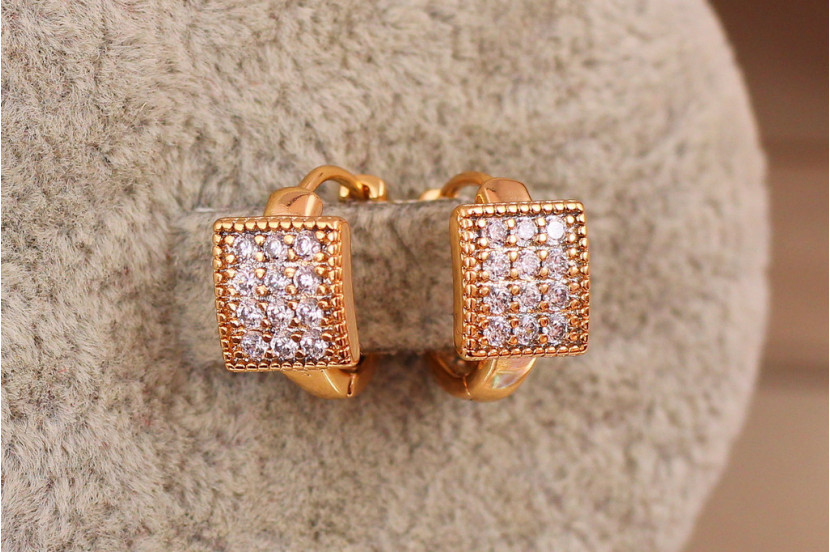 Сережки дитячі Xuping Jewelry квадратики з камінців у окантовці 1.2 см золотисті