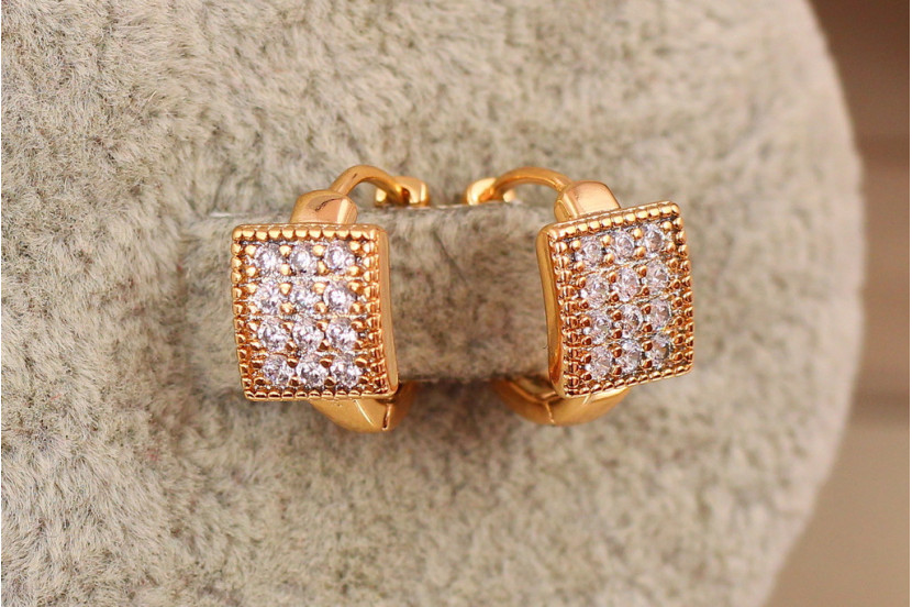 Сережки дитячі Xuping Jewelry квадратики з камінців у окантовці 1.2 см золотисті