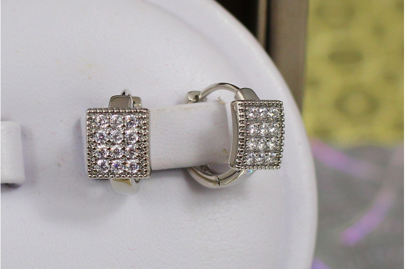 Сережки дитячі Xuping Jewelry квадратики з камінців в окантовці 1.2 см сріблясті