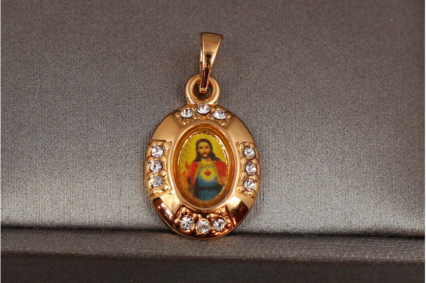 Ладанка Xuping Jewelry овальна 33.4. з камінням кольорова 2 см золотиста