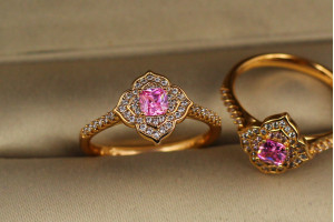 Кільце Xuping Jewelry східний ромб з рожевим камнем р 17 золотисте