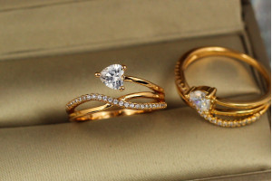 Кільце Xuping Jewelry хвиляста змійка з камнем серце р 17 золотисте