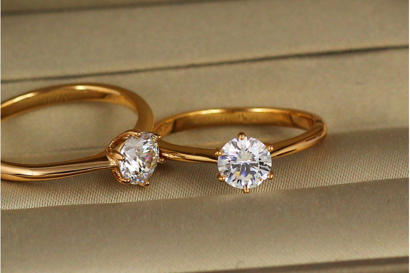 Кільце Xuping Jewelry фіаніт на ніжці у формі корони гладкі боки р 19 золотисте
