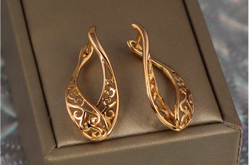 Сережки Xuping Jewelry вигнута петля з різним візерунком 3 см золотисті